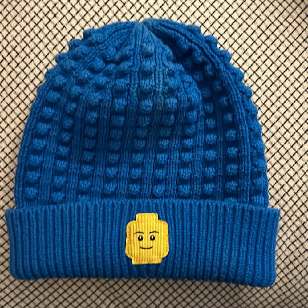 LEGO cable knit hat EUC   Yellow LEGO front w tag in back.